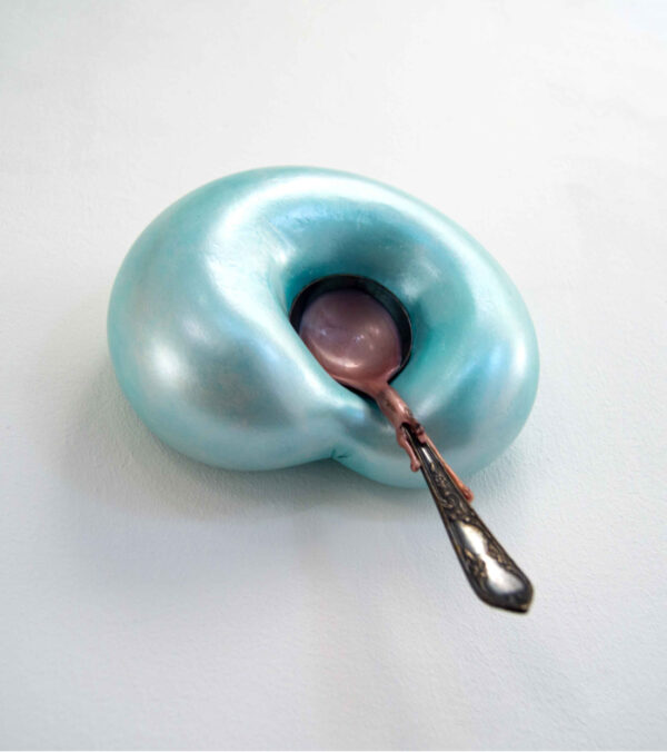 Kira Fröse • een theelepel baking soda en twee eetlepels suiker